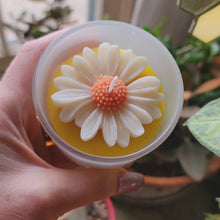 Load image into Gallery viewer, Daisy Topped Beeswax Candle Jars
