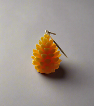 Load image into Gallery viewer, Beeswax Candle-Pinecone
